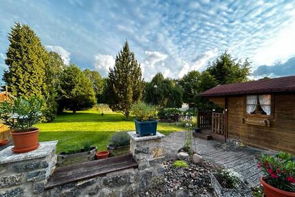 Kleines Zweifamilienhaus mit großem Grundstück - Lemgo