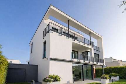 Haus zum Kaufen in Frankfurt am Main 3.150.000,00 € 362 m²