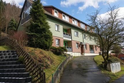 Ruhige 4-Zi-Wohnung mit Balkon, Talblick & Garage - Langelsheim
