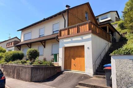 Großzügiges Wohnhaus mit 2 Terrassen und Gartenfläche in Ebelsbach