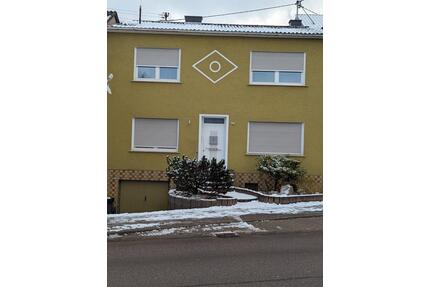 schönes 1-2 Familienhaus in Schwalbach Ortszentrum
