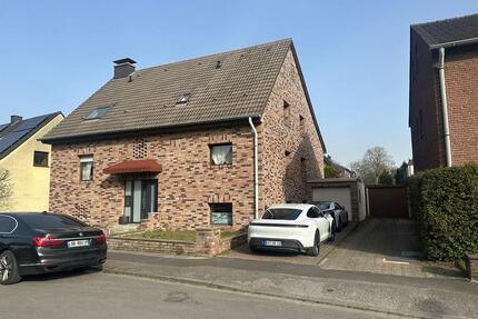 Attraktive 4 Zimmerwohnung - 1.300,00&nbsp;EUR Kaltmiete, ca.&nbsp; 120,00&nbsp;m&sup2; in Moers (PLZ: 47445) Rheinkamp