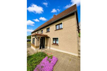 Landhaus mit Garage auf schönem Grundstück! - Burkersdorf