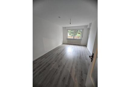 Hochwertige 2-Zimmer-Wohnung mit Balkon in der Waldstraße 3. OG, Crossen an der Elster - Heideland