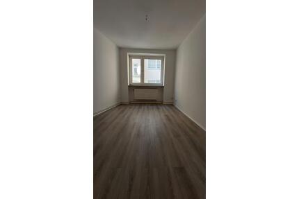 Helle 3-Zimmer Wohnung in Flensburgerstr 51a, Wuppertal - Elberfeld!