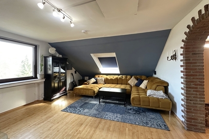 JÄSCHKE - Großzügige 4-Zimmer-Dachgeschosswohnung mit Gartenanteil und Garage - Aachen / Nütheim