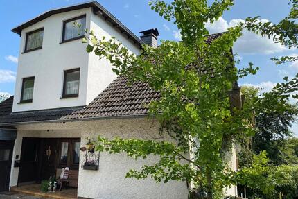 Attraktives Zweifamilienhaus in Neuwied mit Südhanglage