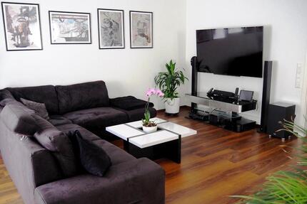 Großzügige EG-Wohnung mit Traumgarten, Terrasse und Tiefgarage - Nürtingen