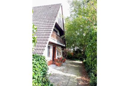 Großzügiges Nur-Dach-Haus mit Ausbaupotential & teilbarem Grund - Bremerhaven Wulsdorf
