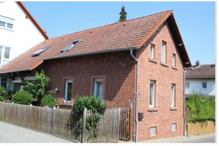 Charmantes freistehendes Einfamilienhaus mit kleinem Garten - Ober-Ramstadt