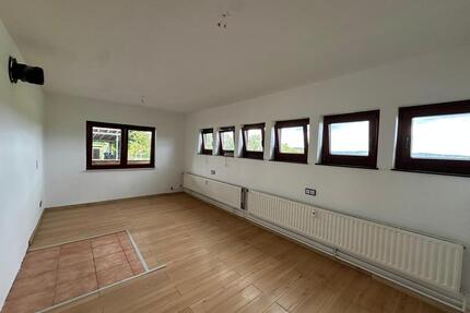 Wohnung oder Büro mit angrenzender Halle nahe Göttingen - Neu-Eichenberg