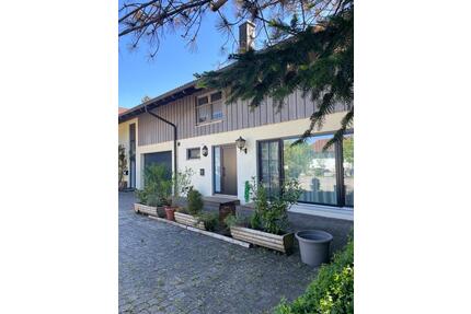 Betriebsleiterwohnung - 1.400,00&nbsp;EUR Kaltmiete, ca.&nbsp; 95,00&nbsp;m&sup2; in Söchtenau (PLZ: 83139)