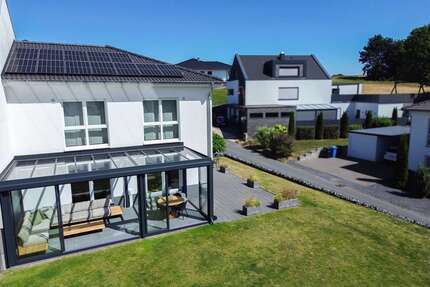 Haus zum Kaufen in Straßenhaus 597.000,00 € 149 m²