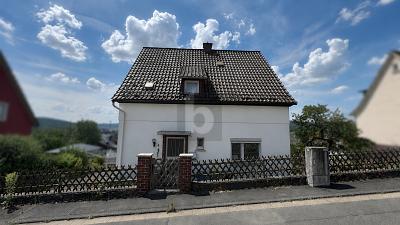 RUHIGE ORTSRANDLAGE - VIEL POTENZIAL - Sinn
