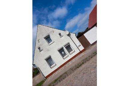 Einfamilienhaus mit Gartenland - 12.500,00&nbsp;EUR Kaufpreis, ca.&nbsp; 145,00&nbsp;m&sup2; in Calbe (Saale) (PLZ: 39240)