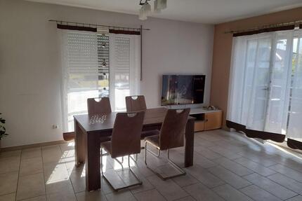 Helle 3 Zimmer Wohnung mit Balkon Ortsrand Mengkofen - Dingolfing