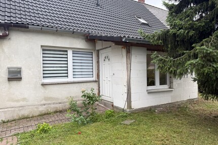 DHH in schönem Wohngebiet - 135.000,00&nbsp;EUR Kaufpreis, ca.&nbsp; 120,00&nbsp;m&sup2;&nbsp;Wohnfl&auml;che in Demmin (PLZ: 17109)