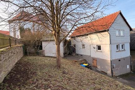 Haus v. 1863 mit kl. Hof und Gärtchen, sehr renovierungsbedürftig - Schwalmstadt