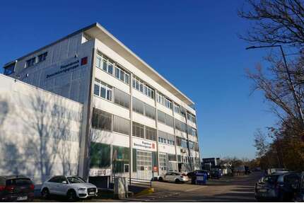 Halle in Esslingen am Neckar 2.400,00 € 412 m²