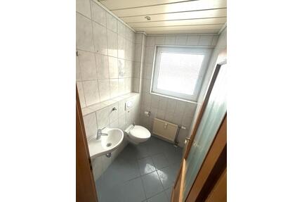 4 Zimmer Wohnung Gäste- Bad Balkon Wannenbad Dusche - Helmstedt