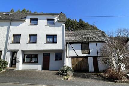 Im Ortskern gelegenes Einfamilienhaus mit großem Garten - Horath