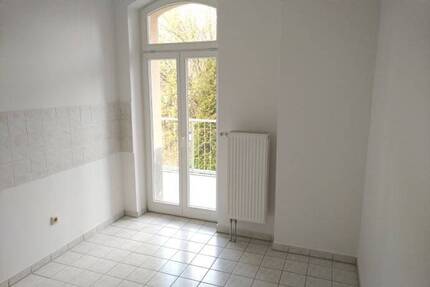 Separate EG-3-Zi.-Wohnung mit großem Balkon und Glasfaseranschluss in ordentlichem Haus - Chemnitz Sonnenberg