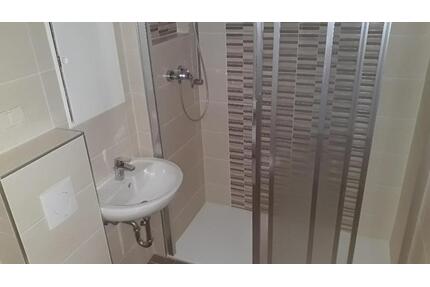 Kleine 4-Raum-Wohnung mit Dusche in der Kustrenaer Straße - Bernburg (Saale)
