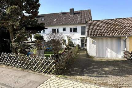 2 - 3 Familienhaus mit Garage in schöner Lage von Breckerfeld - Zurstraße zu verkaufen.