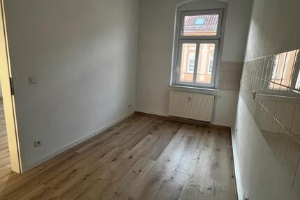 2 KM geschenkt! Renovierte 2-R-Whg. – sofort bezugsfrei! - Döbeln