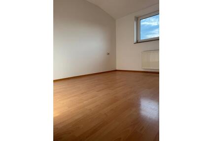 2-Zimmer-DG-Wohnung mit Balkon und tollem Ausblick - Trossingen