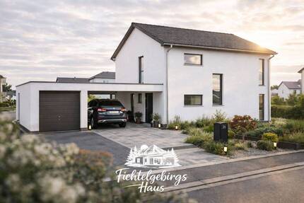 Stilvoll wohnen mit Raum für Arbeit und Familie Call-to-Action - Weidenberg