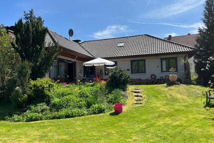 Einfamilienhaus mit großem Bachgrundstück - Edertal