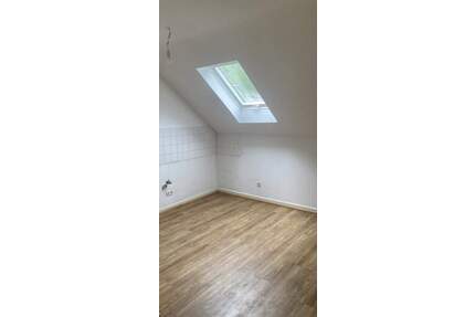 Dachgeschosswohnung (3 ZKB) in ruhiger Lage von Scheidt (Uni Nähe), Eichendorffstraße 11 - Saarbrücken