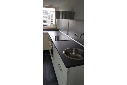 1,5-Zimmer-Dachgeschosswohnung, 33 m², ab sofort frei - Stuttgart Bad Cannstatt