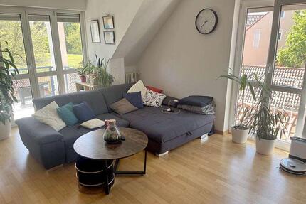 Karlsfeld: Lichtdurchflutete 2,5-Zi.-Whg. mit 17m² großer Galerie u. Balkon, in einer Gartenstadt.