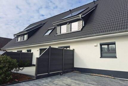 Sonnige Terrasse: Umfassend modernisierte Doppelhaushälfte - Oyten