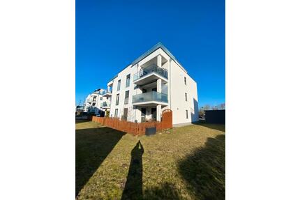 Moderne 3-Zimmer-Wohnung mit Balkon, Küche, Stellplatz - Schwerin Gartenstadt