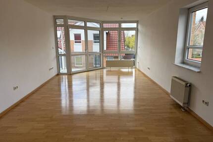 Attraktive 2-Zimmer-Dachgeschosswohnung mit Eckbalkon und Stellplatz in Hamburg Bergedorf