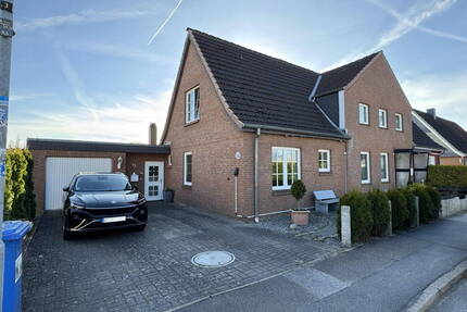 Gepflegte Doppelhaushälfte mit Garten, Nebengebäude & Wallbox in Lübeck-Kücknitz