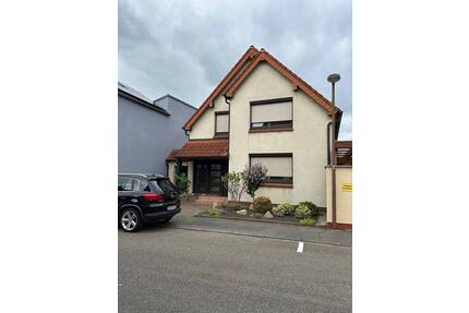 Gepflegtes EFH Mit schönem Grundstück in ruhiger gewachsener Wohngegend von Hockenheim