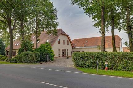 Geräumiges ZFH mit riesigem Grundstück, div. Nebengebäuden, Pferdeboxen, Reitplätzen, Ställen uvm. - Oyten Oyterdamm