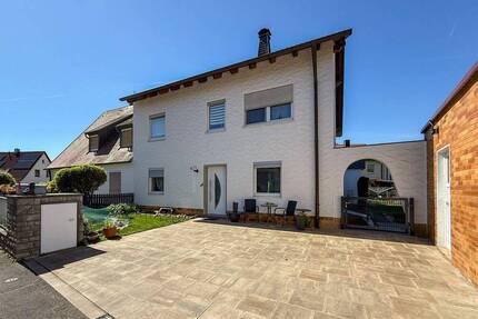Schillerstrasse 3, Niederwerrn - 770,00&nbsp;EUR Kaltmiete, ca.&nbsp; 102,70&nbsp;m&sup2;&nbsp;Wohnfl&auml;che in Niederwerrn (PLZ: 97464)