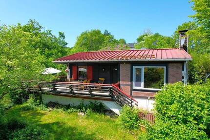 Wunderschön gelegener Bungalow mit großzügiger Terrasse, Gartenhaus und Aussicht in Schutz