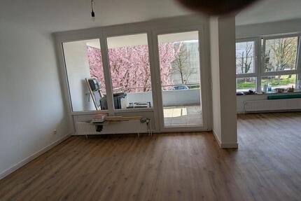 Sehr schöne Wohnung mit viel Platz - Erstbezug nach Sanierung - Mühlheim am Main