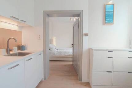 Sofort frei - Moderne 2-Zi.-Wohnung nach Sanierung - voll möbliert - Toplage Stuttgart Mitte 2