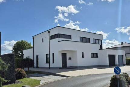 Haus zum Kaufen in Binningen 690.000,00 € 244 m²