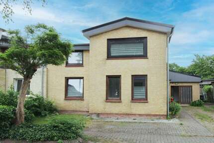Haus zum Kaufen in Süderbrarup 215.000,00 € 185.2 m²
