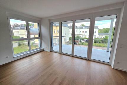 Großzügige 3-Zimmer-Wohnung mit XXL-Balkon im 1.OG -Neubau-Tiefgarage-Aufzug! - Burgstädt