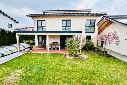 Exklusives Einfamilienhaus m. Pool, PV Anlage + hochwert. Ausstat - Kirchroth