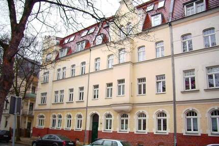 Eine ganze Etage nur für Sie! DG-Wohnung, 4 Zimmer, Gäste-WC, Balkon, vermietet! - Zwickau-Pölbitz